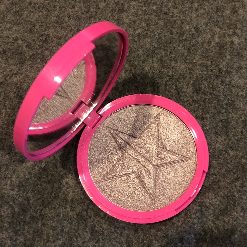 Jeffree Star Skin Frost in Lavender Snow